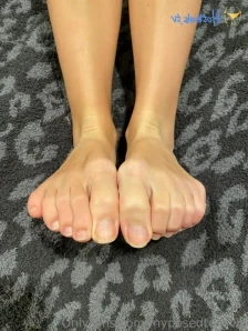 Myposedtoesvip - Who would want to worship my feet after a long sweaty