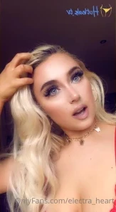 Electra_heart - My boobs just want to say hello