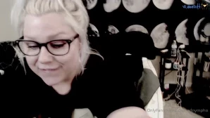 Doomednympho - Foot job and squirt