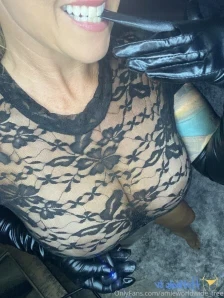 Amieworldwide - I wanna slide down your POLE next