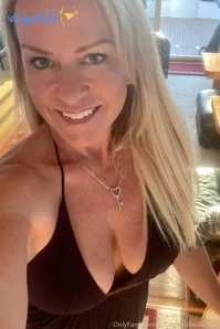 Amieworldwide - would you fuck me in the front seat or back