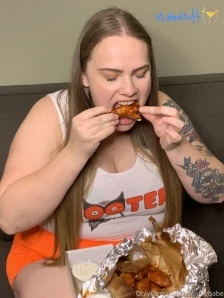 Burstingbabe - My feeder gets his hands on me during a shoot Poking