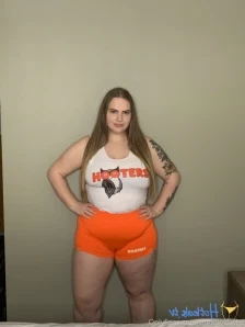 Burstingbabe - Little known fact miss clause is the one who eats al