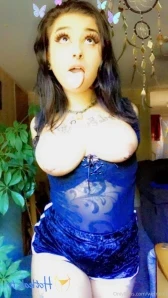 Wetnikki - HMU for video calls today only