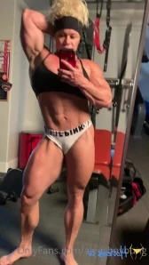 Aleeshayoung - Hanging out at the pool in Atlanta in this cute outfit