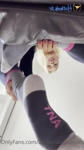 Atoesies - Crossed soles are your favvvvv