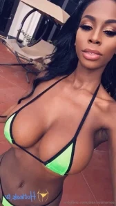 Mzlexximarie - New bras who dis