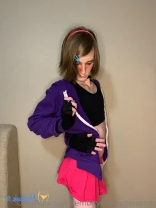 Femboycherryblossom - Which one of us is going to be on their knees