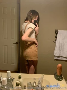 Femboycherryblossom - Do you like my butt