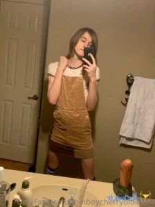 Femboycherryblossom - I m a little bit of a tease uwu