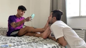 Tattooboyfeet - Street Foot fetiche with me and ggboyfeet part 1