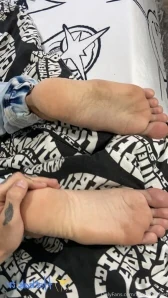 Tattooboyfeet - Do u like black socks