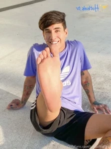 Tattooboyfeet - ggboyfeet cant resist me feet