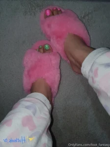 Foot_fantasy - Yeezys and French tips