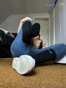 Selfworship - My soles need a warm dick in between them