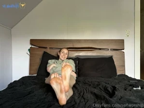 Selfworship - I bet you wish you were kissing these soles Don t forget