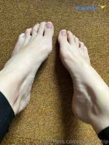 Selfworship - Do you like the way my feet look in the sun