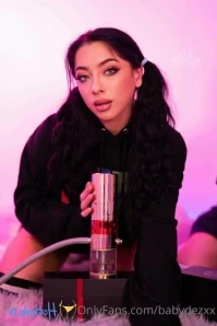 Babydezxx - It s so hot in here wanna come here to cool me down a bit