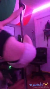 Aliceivy - suck on my strawberry lipstick