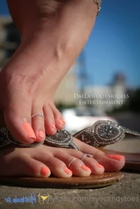 Eyecandytoes - Under the Chair Flip Flop Dangle