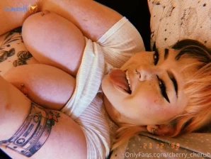 Cherry_cherub - Open wide for mommy