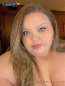 Onlykrissy - OnlyFans Exclusive Watch me waddle across the yard