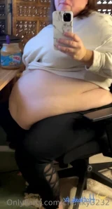 Chunky3232 - Hi there babe Happy Monday My side rolls are one of my