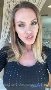 Goddessstellasol - You may advance crawling on your knees and kiss my