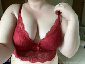 Momnextd00r - Describe this photo with 1 word part 7