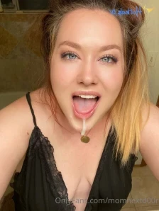 Momnextd00r - Describe this photo with 1 word part 8