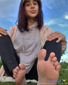 Sasha_s.little.feet - Guys I m back I apologize for my long absence On part 2