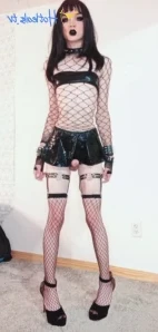 Skyesoprettyy - my cute lil cock needs your lips around it