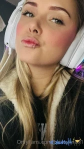 Baileyknox1 - Good morning Happy Monday I hope you have a wonderful