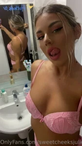 Sweetcheeksjulievip - I dare you to take a picture of myself licking