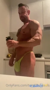 Tom0fbrussels - How about the red thongs
