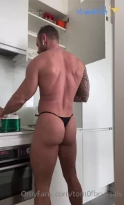 Tom0fbrussels - Stuffing