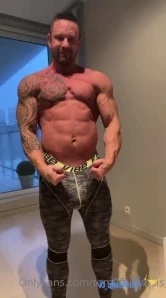 Tom0fbrussels - How about the red thongs