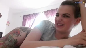 Gassygirldolly - Who wants to put their face in here