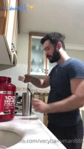 Veryhairyman888 - Horny plumber squirts cum on baking tray after