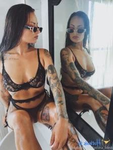 Latisha_blesk - Don t look at me like that when we re here it s making