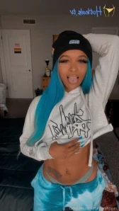 Thekierahogan_ - Dark and moody is the vibe