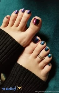 Solesnackfree - Underchair Bare Soles amp Skinny Jeans You love spying