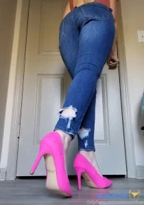 Solesnackfree - Big natural tits soft soles amp a pink pedicure any