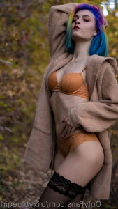 Trixybluegirl - I just love feeling the sun on my face and legs