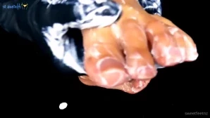 Sweetfeetnz - Stay nice and still 