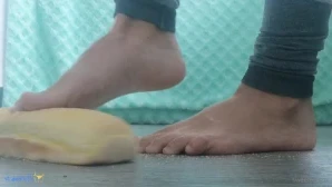 Sweetfeetnz - Resting my bitten foot and enjoying F R I E N D S The