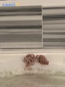 Fetishblonde - Watch me sneak record my toes while I get my hair done
