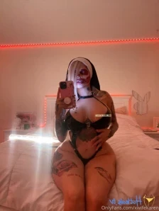 Xwifekaren - Wanna watch me strip for you DM me for the video