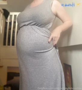 Pregnantenglishrosefree - I know you love to see my big preggo belly