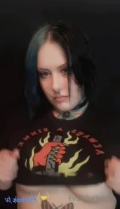 Evapilotravyn - Playing with my giant tits
